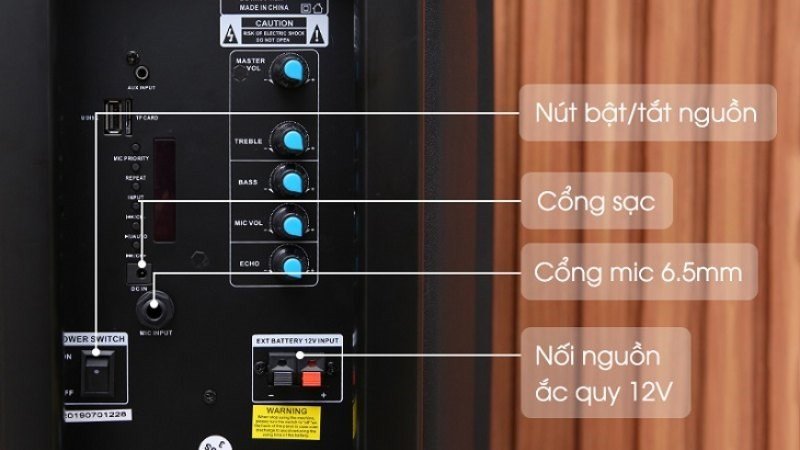 Bật nút nguồn loa để khởi động loa Bluetooth và điều chỉnh âm lượng