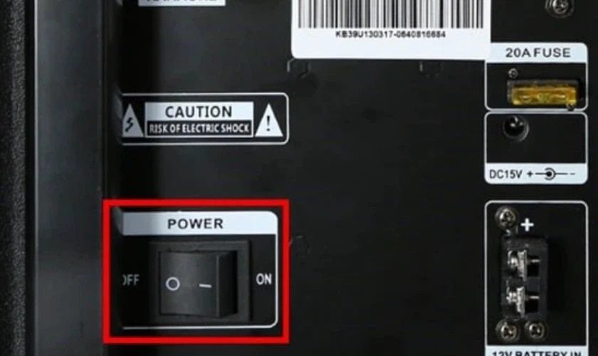 Bật nút nguồn ON để khởi động loa kéo và kích hoạt Bluetooth
