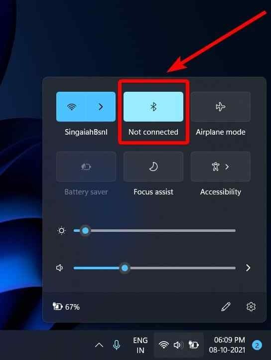 Biểu tượng Bluetooth màu xanh lá cây trong Action Center của Windows 11 cho thấy tính năng đã bật.