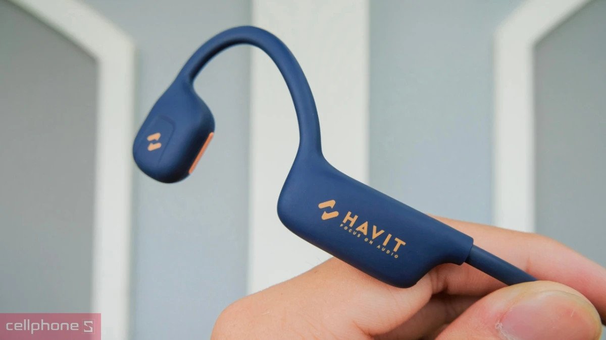 Cảm giác đeo êm ái và thoải mái của tai nghe Bluetooth Havit