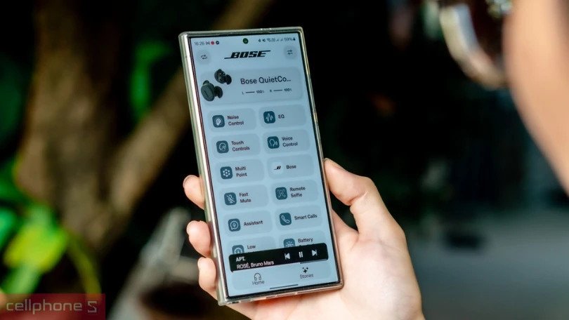 Chất âm sâu lắng và uy lực đặc trưng của tai nghe bluetooth Bose phù hợp nhiều thể loại nhạc