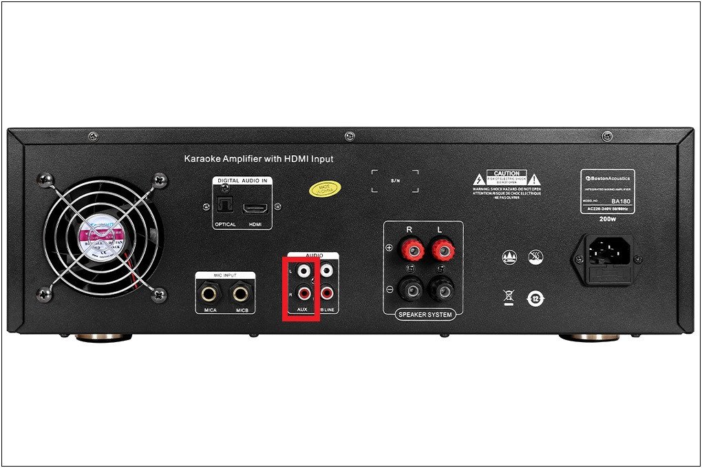 Cổng AUX OUT trên amply Karaoke Boston Acoustics BA180, ví dụ về truyền tín hiệu âm thanh