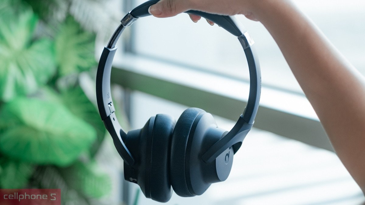 Công nghệ khử ồn của tai nghe bluetooth Anker được minh họa với mẫu tai nghe hiện đại