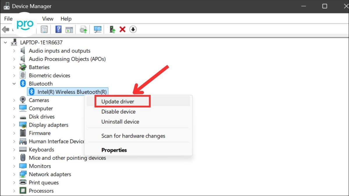 Cửa sổ Device Manager trên Windows, hiển thị tùy chọn "Update driver" khi nhấp chuột phải vào một thiết bị Bluetooth