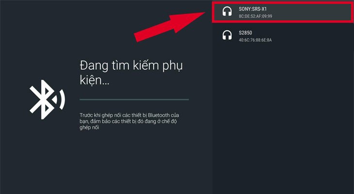 Danh sách các thiết bị Bluetooth khả dụng hiển thị trên màn hình TV Sony để lựa chọn