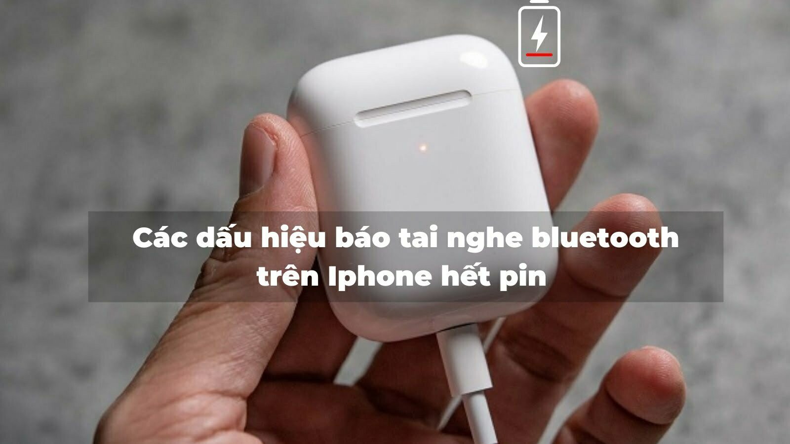 Đèn báo pin màu đỏ trên hộp sạc tai nghe Bluetooth cảnh báo hết pin