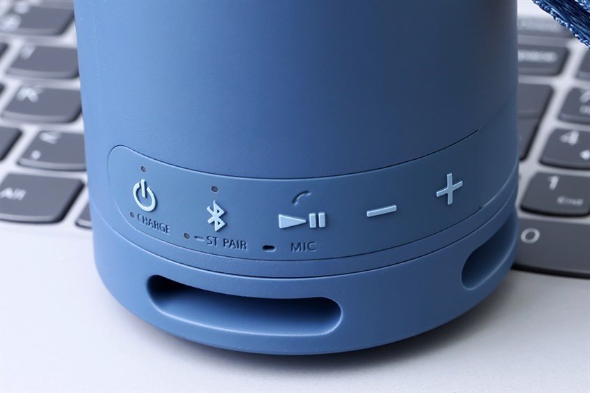 Đèn báo sạc trên loa bluetooth Sony SRS-XB13