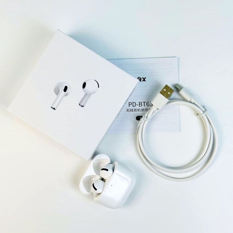 Đèn LED hiển thị trạng thái sạc trên hộp đựng tai nghe bluetooth Remax