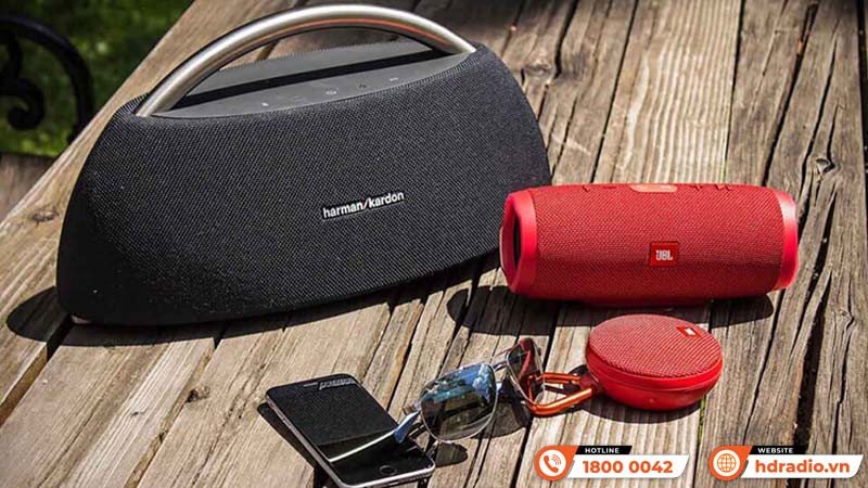 Điện thoại Android đang bật Bluetooth để kết nối với các thiết bị loa