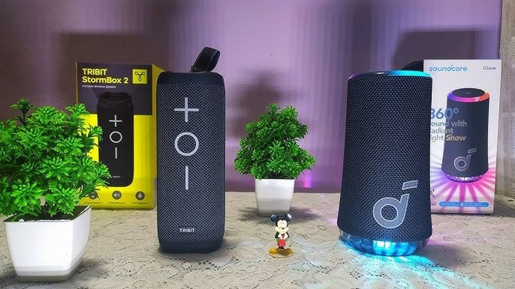 Điện thoại Android kết nối không dây với hai loa Soundcore thông qua PartyCast