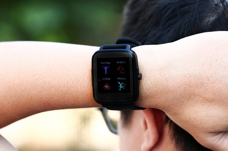 Đồng hồ thông minh Apple Watch được kết nối thành công với iPhone, sẵn sàng cho các tính năng