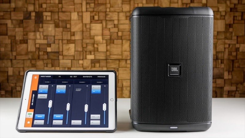 Hệ thống loa JBL EON ONE Compact, một lựa chọn loa bluetooth di động bass mạnh chuyên nghiệp cho biểu diễn.