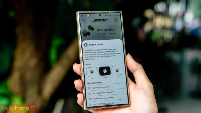 Hình ảnh tai nghe bluetooth Bose chụp tai với thiết kế sang trọng và khả năng chống ồn