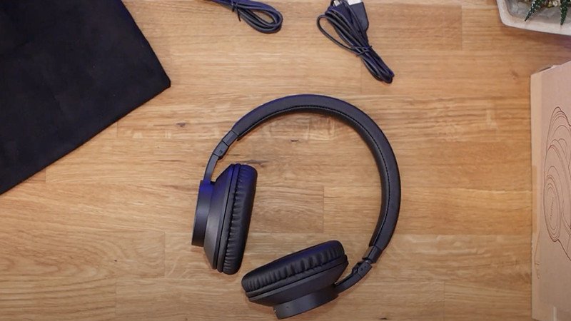 Hình ảnh tai nghe bluetooth chụp tai, minh họa loại hình cần vệ sinh.
