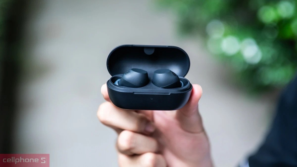 Hình ảnh tai nghe Sony Bluetooth chụp tai, minh họa chất lượng âm thanh cao cấp