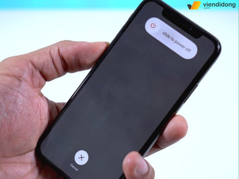 Hướng dẫn tắt nguồn iPhone để khắc phục sự cố kết nối Bluetooth.
