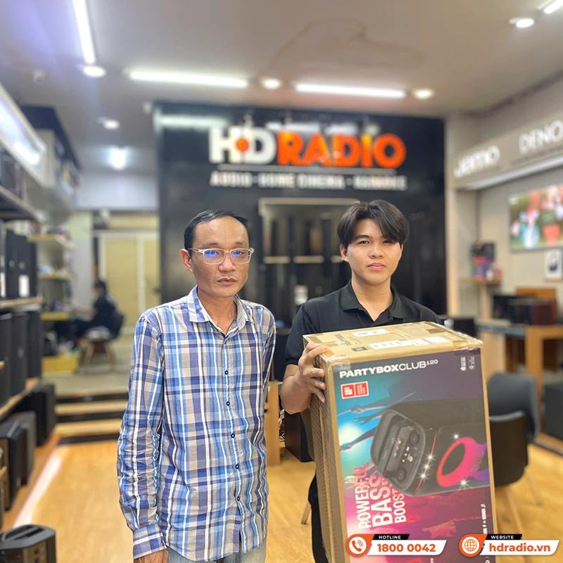 Khách hàng mua Loa JBL PartyBox Club 120 chính hãng