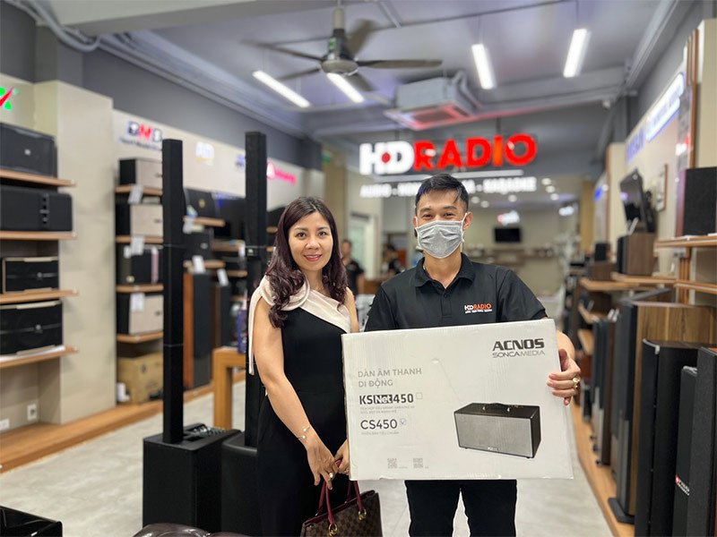 Khách hàng trải nghiệm loa karaoke bluetooth Acnos CS450