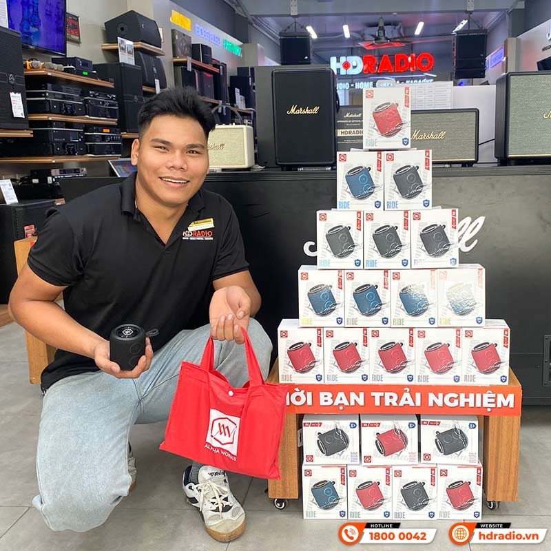 Loa Alpha Works Ride màu đen, thiết kế bền bỉ với âm bass sống động cho hoạt động ngoài trời