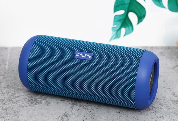 Loa Bluetooth đang phát nhạc không nên vừa sạc vừa dùng pin