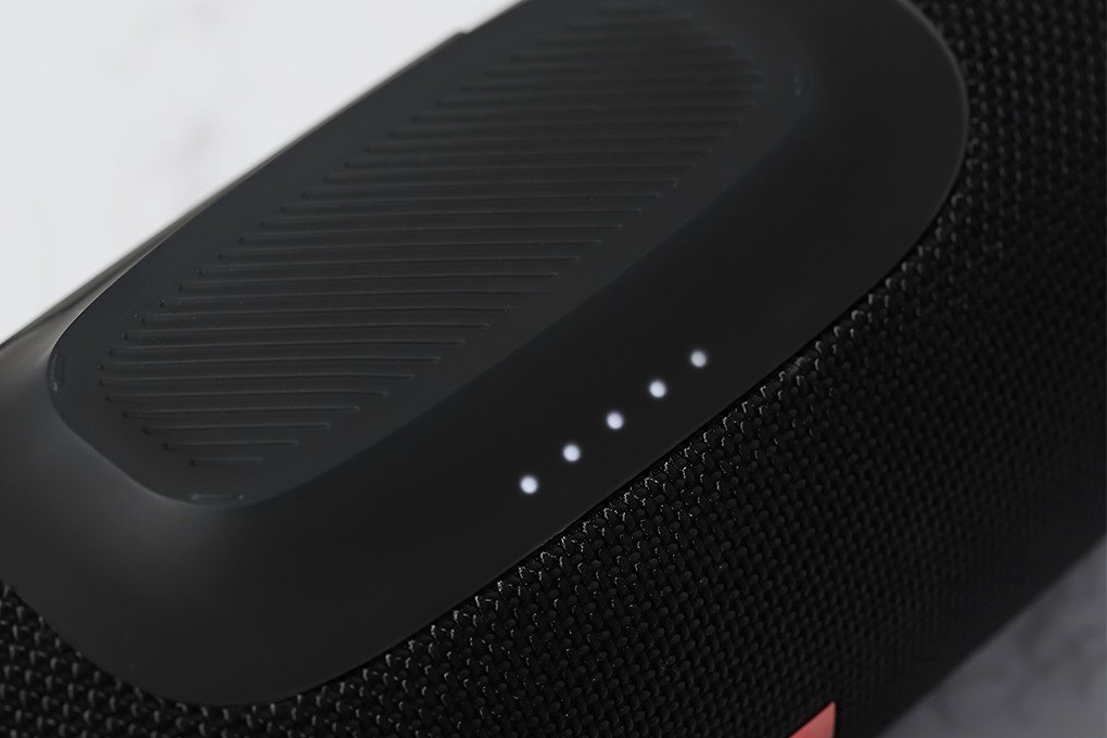 Loa bluetooth JBL hiển thị 5 đèn sáng trắng báo pin đầy