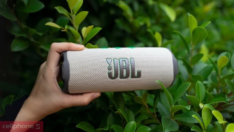 Loa JBL Flip với thiết kế hiện đại và khả năng chống nước IPX7