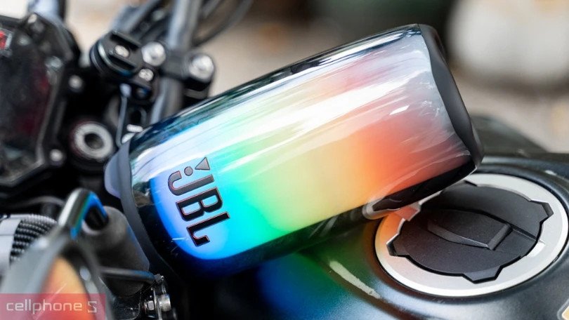 Loa JBL Pulse với hiệu ứng ánh sáng 360 độ độc đáo