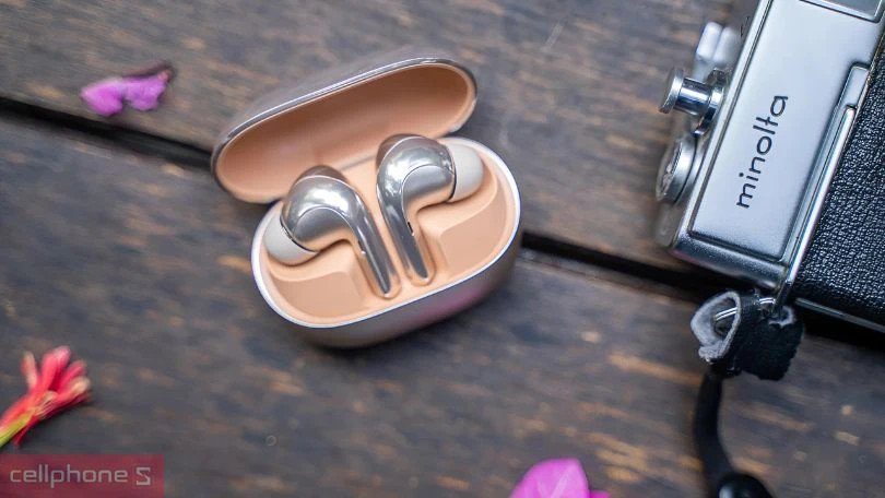 Một cặp tai nghe bluetooth không dây nhỏ gọn