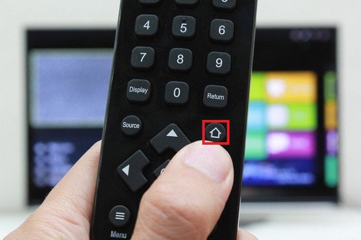 Nhấn nút Home trên điều khiển tivi TCL