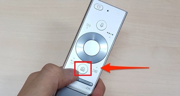 Nhấn nút Home trên remote tivi