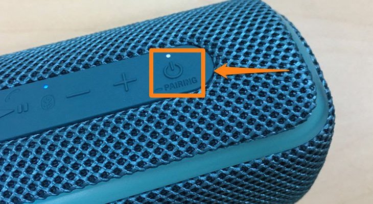 Nút pairing (ghép nối) trên một loa Bluetooth sẵn sàng kết nối với TV Sony