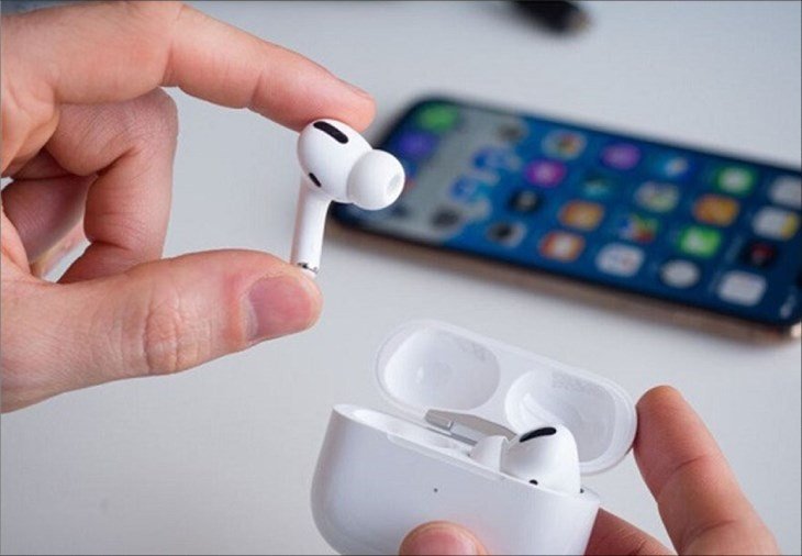 Pin tai nghe Bluetooth bị hỏng hoặc chai pin, cần thay thế để sửa lỗi nguồn.