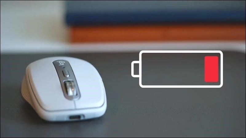 Sạc hoặc thay pin cho chuột Bluetooth để khắc phục lỗi không nhận thiết bị trên MacBook