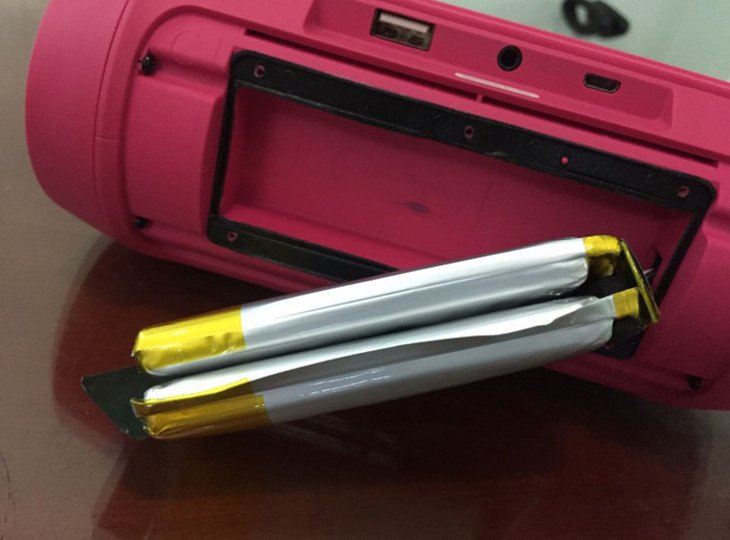 Sử dụng pin chính hãng khi thay pin loa bluetooth để đảm bảo chất lượng