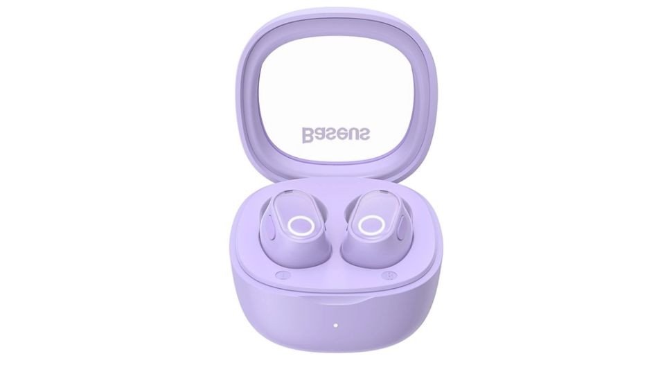 Tai nghe Baseus WM02 màu trắng với thiết kế in-ear nhỏ gọn và trong suốt, minh họa sự tiện lợi và chất lượng âm thanh ấn tượng của tai nghe bluetooth tốt nhất.