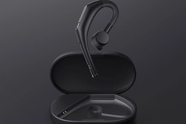 Tai nghe bluetooth 1 bên Xiaomi Headset Pro màu đen, nổi bật với khả năng xoay 180 độ và hộp sạc tiện lợi.