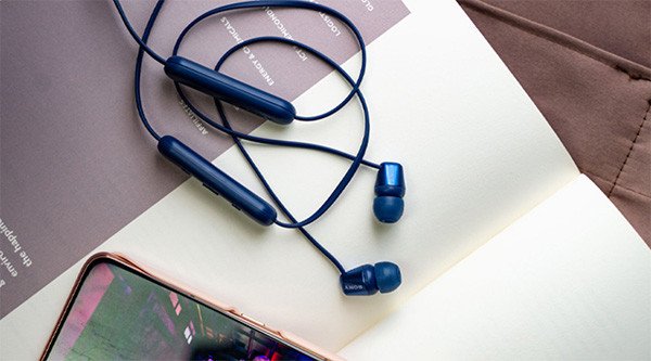 Tai nghe Bluetooth bị hỏng do tiếp xúc nước
