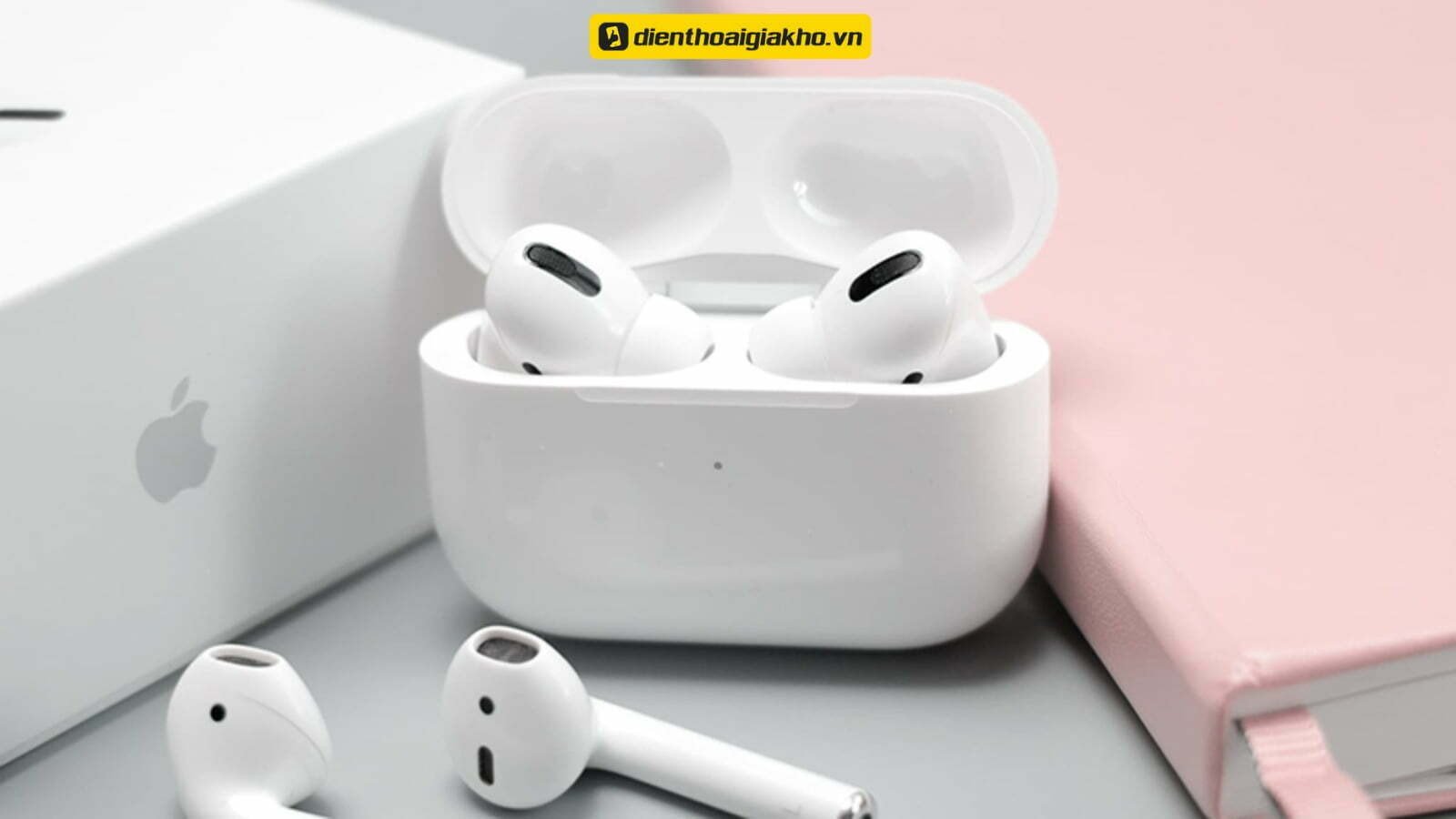 Tai nghe bluetooth hiển thị pin trên iPhone khi mở hộp sạc
