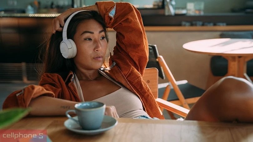 Tai nghe Bluetooth JBL nổi bật với âm trầm mạnh mẽ