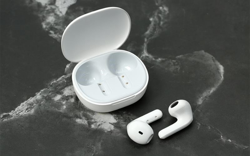 Tai nghe bluetooth không dây loại nào tốt - Xiaomi Redmi Buds 4 Lite sở hữu thiết kế đẹp mắt và mang lại cảm giác đeo thoải mái