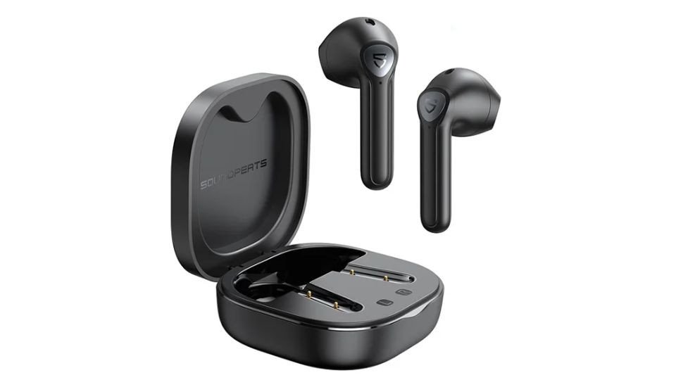 Tai nghe SoundPEATS True Air 2 màu trắng với thiết kế earbuds thanh mảnh, đại diện cho tai nghe bluetooth tốt nhất với chip Qualcomm và khả năng chống ồn hiệu quả.