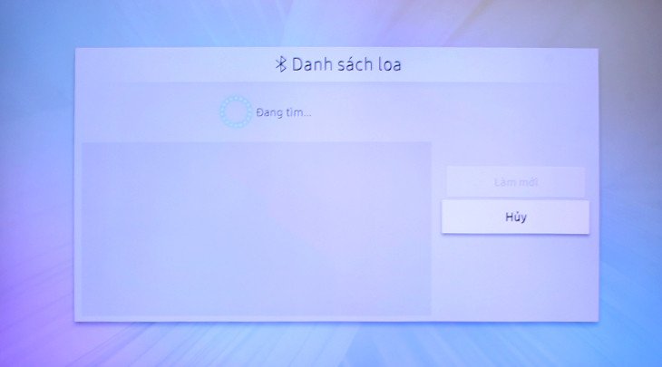 Tivi Samsung hiển thị danh sách thiết bị loa Bluetooth
