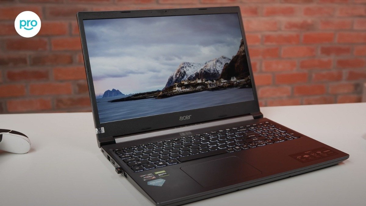 Acer Aspire 7 Gaming AMD sở hữu ngoại hình đơn giản nhưng cá tính