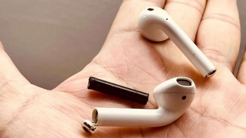 Ảnh hưởng của dòng điện cao khi sạc tai nghe Bluetooth bằng sạc điện thoại