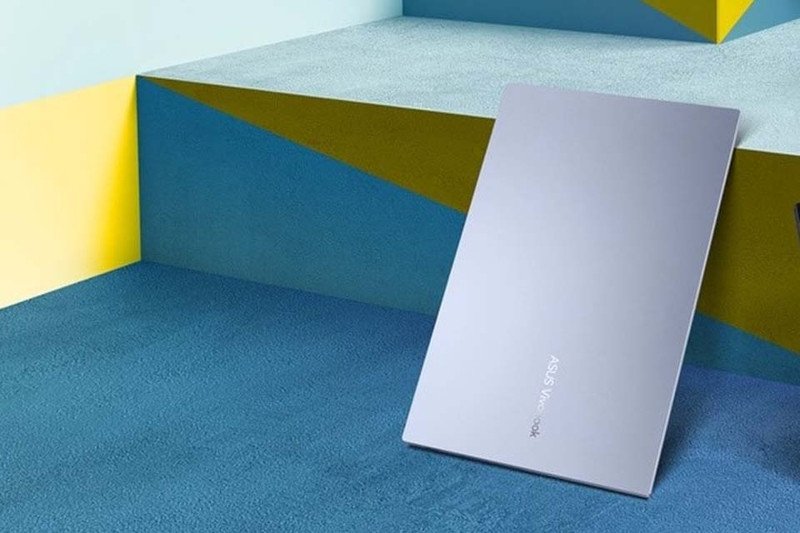 Asus Vivobook 15 X1502VA-BQ885W với thiết kế mỏng nhẹ, dễ dàng mang theo di chuyển