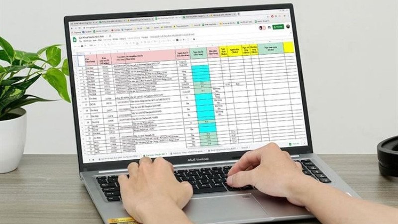 Asus Vivobook 16 X1605VA i7 13620H, màn hình lớn, hiệu năng cao, xứng đáng là laptop 20 triệu đáng mua nhất.