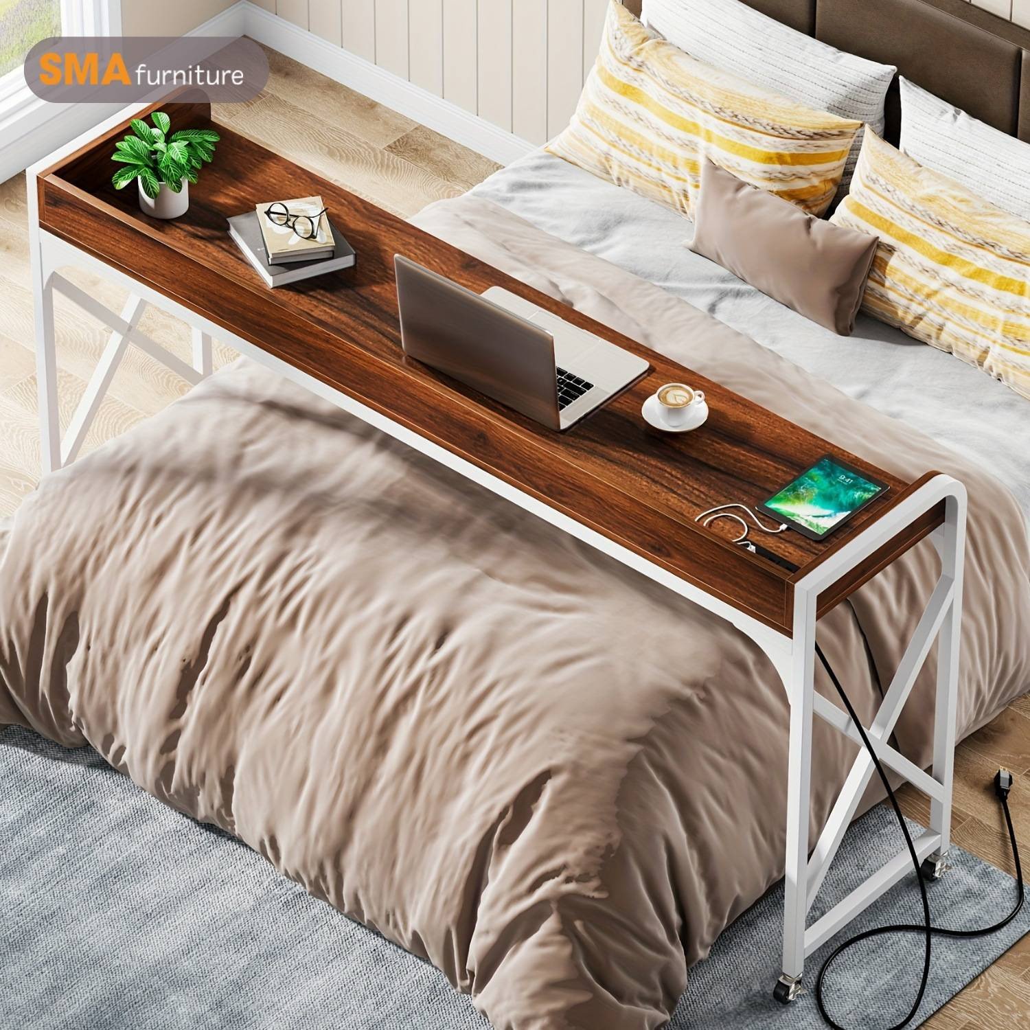 Bàn kê laptop di động trên giường với bánh xe linh hoạt