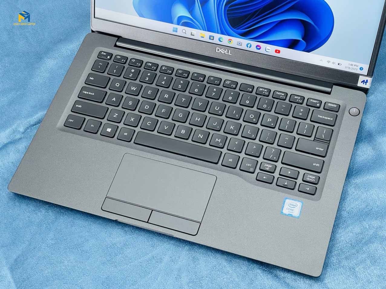 Bàn phím có đèn nền của Dell Latitude 7400 hỗ trợ gõ phím thoải mái