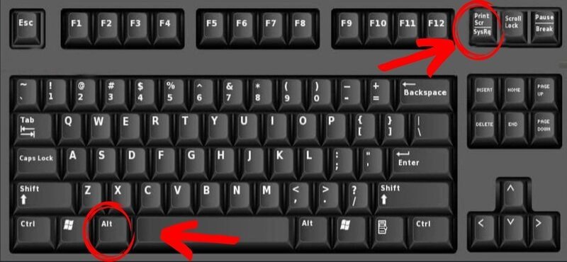 Bàn phím laptop Dell với phím Alt và Print Screen được đánh dấu để chụp ảnh cửa sổ