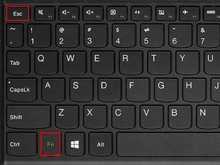 Bàn phím laptop hiển thị rõ phím Fn và phím Esc, hướng dẫn cách kích hoạt hoặc vô hiệu hóa phím chức năng Fn.